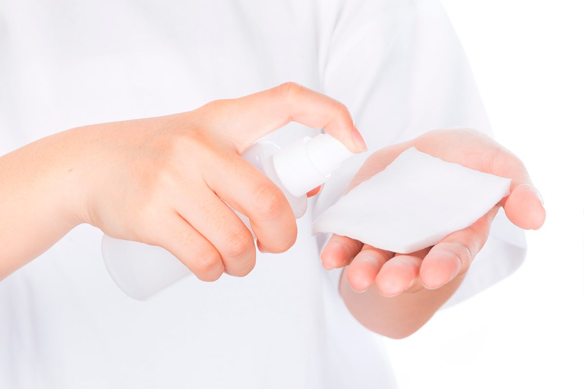 化妝水搭配化妝棉使用